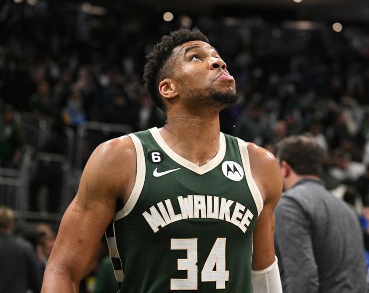 Bucks’ Giannis Antetokounmpo becomes 52nd NBA player to reach 20K career points