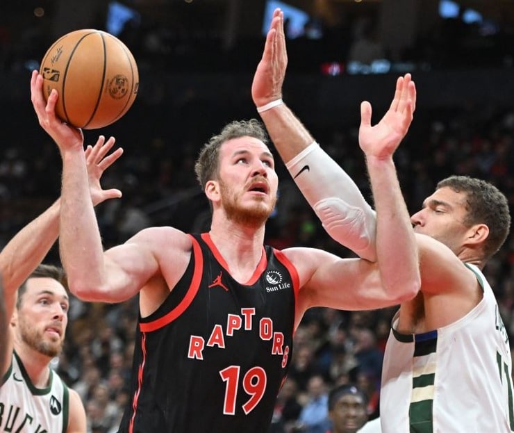 Toronto Raptors Accused of ‘Tanking’ as Fans Still Left in the Dark Over Jakob Poeltl’s Injury