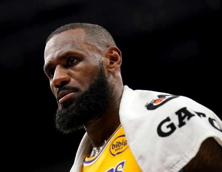 Lakers’ LeBron James is just one point away from reaching 50K career total