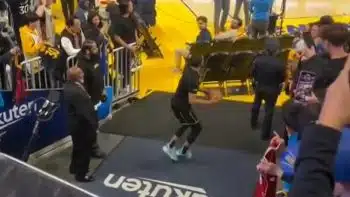 Steph Curry tunnel shot