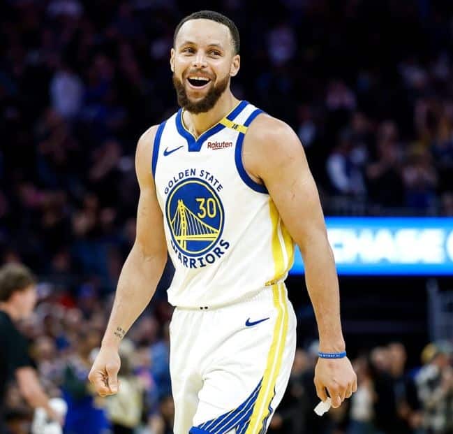 Stephen Curry Becomes 26th NBA Player With 25K Career Points