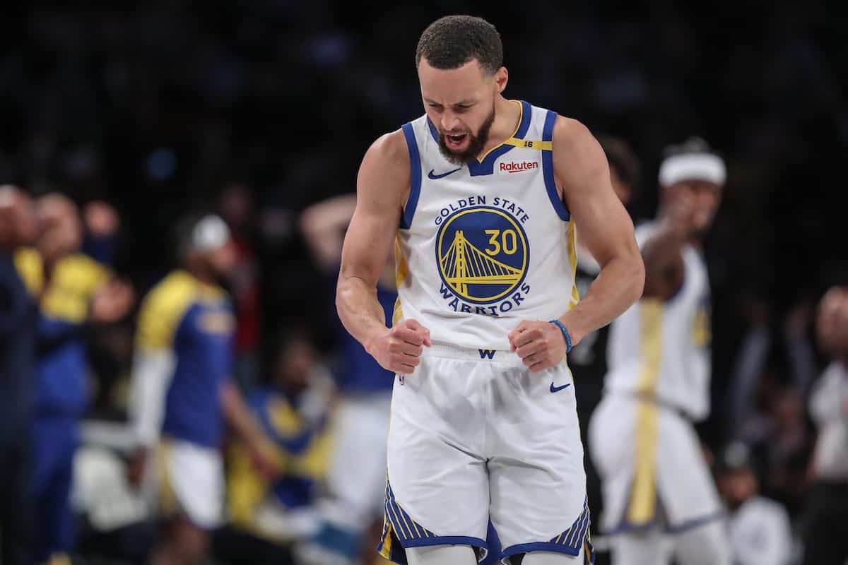 WATCH: Brooklyn Fans Go Wild As Steph Curry Hits Insane Triple – Basketball Insiders