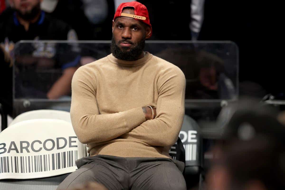 LeBron James Returns To Los Angeles As Groin Makes Progress